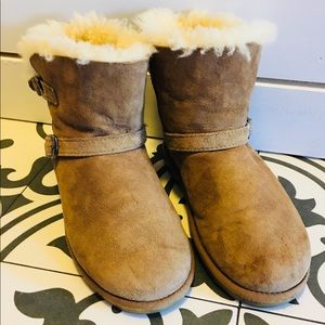 Cozy kids boots.